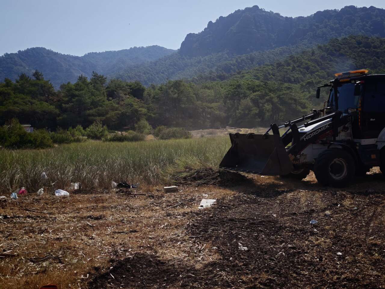 Muğla Gazetesi Yazdı, Ekipler Harekete Geçti: Bördübet ve Aksaz Sahilleri Temizleniyor 2